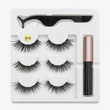 A Pair Of False Eyelashes With Magnets In Fashion Angelwarriorfitness.com